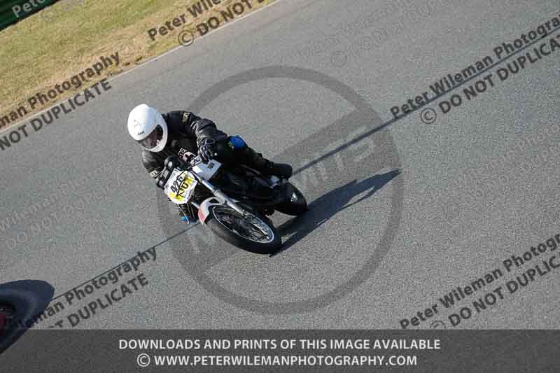 Vintage motorcycle club;eventdigitalimages;mallory park;mallory park trackday photographs;no limits trackdays;peter wileman photography;trackday digital images;trackday photos;vmcc festival 1000 bikes photographs